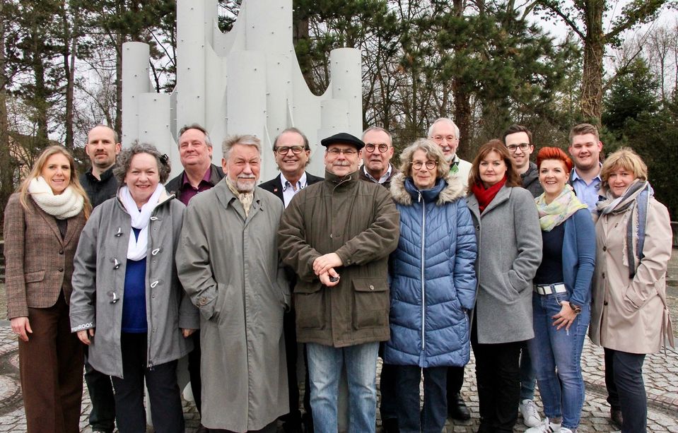 Die Kandidaten der SPD: Yvonne Schneider (v. l.), Bernd Stegmüller, Jutta Schneider, Christoph Zippel, Dr. Dr. Ulrich Mende, Dimitrios Grigorakis, Eric Wagner, Martin Elsner, Angelika Elsner, Dr. Jürgen Kegler, Anja Kegler, Kai-Uwe Herrenkind, Kerstin Eng